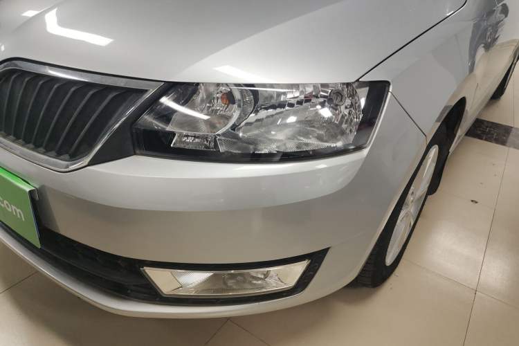 Used Skoda Rapid 2015 1.6L Automatic Smart Selection Model Left Front Headlight