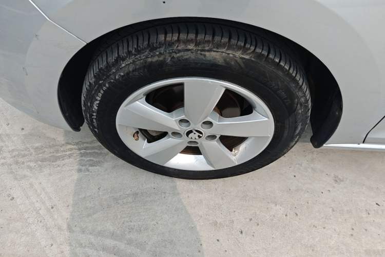 Used Skoda Rapid 2015 1.6L Manual Smart Selection Model Left Front Wheel Hub