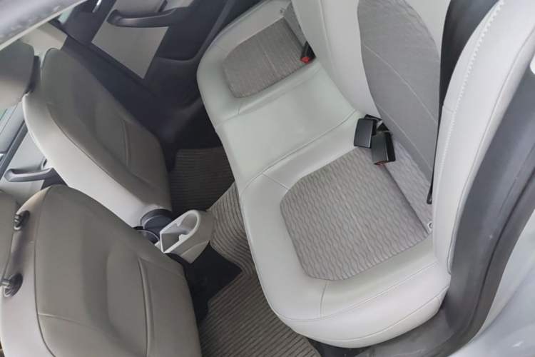 Used Skoda Rapid 2015 1.6L Automatic Smart Selection Model Left Rear Seat