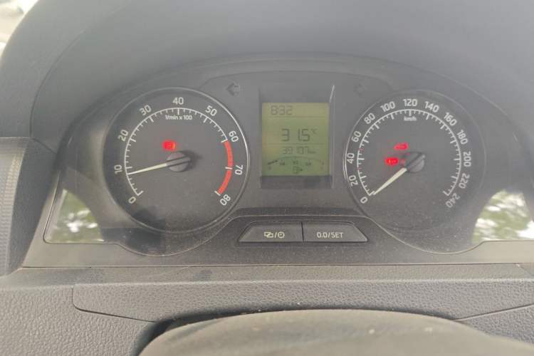 Used Skoda Rapid 2015 1.6L Manual Le Xuan Model Odometer Close Up