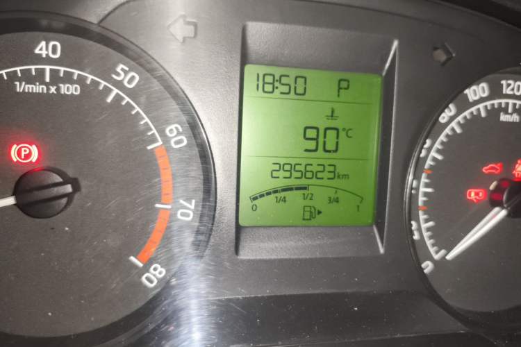 Used Skoda Rapid 2015 1.6L Automatic Smart Selection Model Odometer Close Up