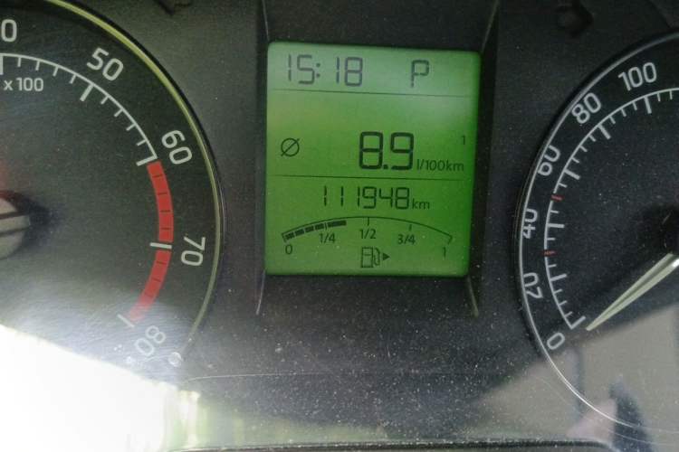 Used Skoda Rapid 2015 1.6L Automatic Smart Selection Model Odometer Close Up