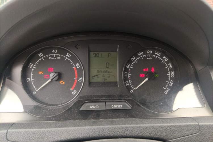 Used Skoda Rapid 2015 1.6L Automatic Smart Selection Model Odometer Close Up