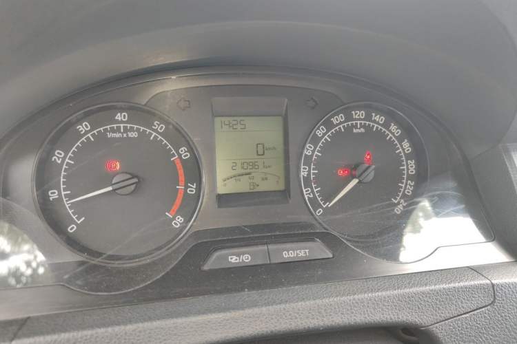 Used Skoda Rapid 2015 1.6L Manual Smart Selection Model Odometer Close Up