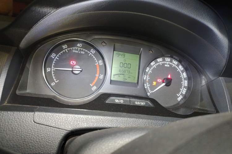 Used Skoda Rapid 2015 1.6L Manual Smart Selection Model Odometer Close Up