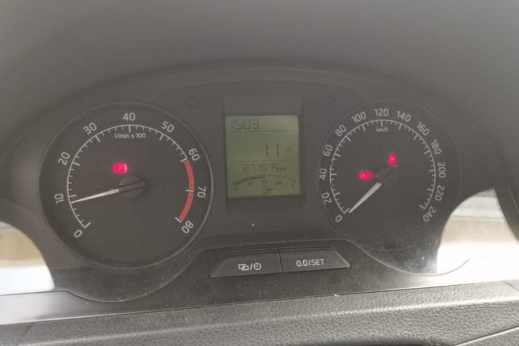 Used Skoda Rapid 2015 1.6L Manual Smart Selection Model Odometer Close Up