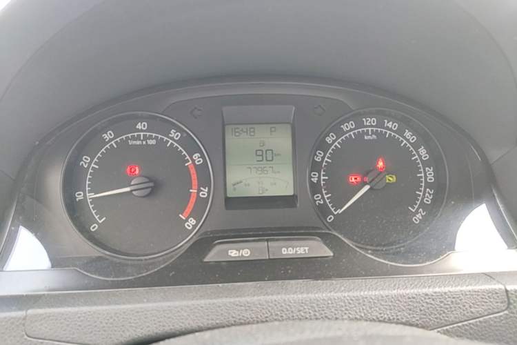 Used Skoda Rapid 2015 1.6L Automatic Smart Selection Model Odometer Close Up