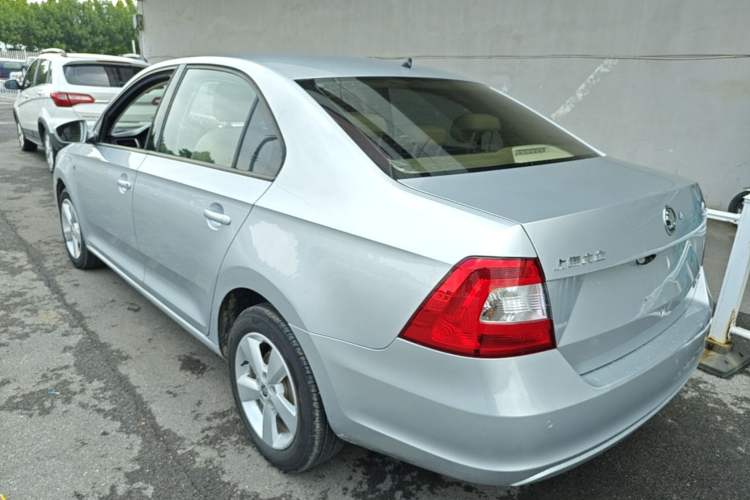Used Skoda Rapid 2015 1.6L Automatic Smart Selection Model Rear Left 45 Deg