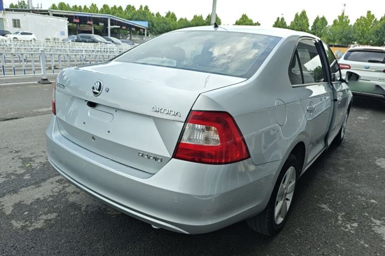 Used Skoda Rapid 2015 1.6L Automatic Smart Selection Model Rear Right 45 Deg