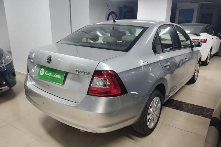 Used Skoda Rapid 2015 1.6L Automatic Smart Selection Model Rear Right 45 Deg