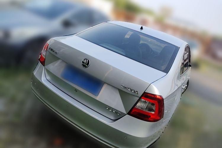 Used Skoda Rapid 2015 1.6L Automatic Smart Selection Model Rear Right 45 Deg