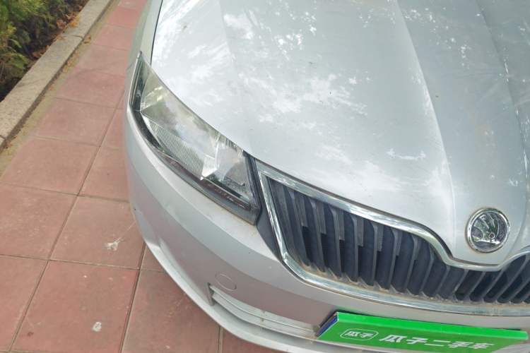 Used Skoda Rapid 2015 1.6L Manual Le Xuan Model Right Front Headlight