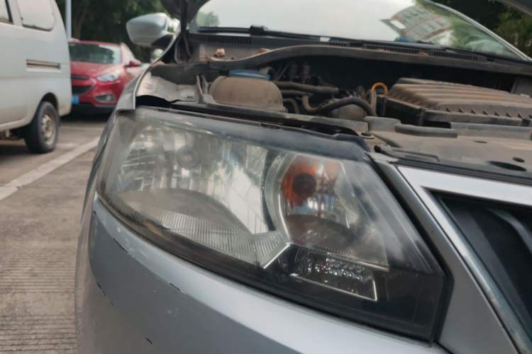 Used Skoda Rapid 2015 1.6L Manual Smart Selection Model Right Front Headlight