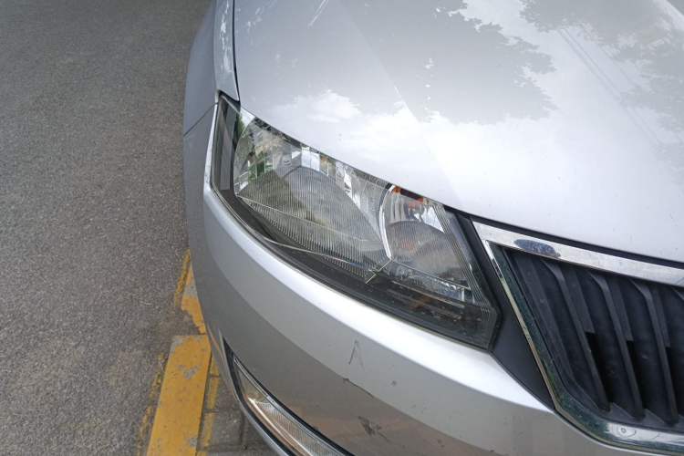 Used Skoda Rapid 2015 1.6L Automatic Smart Selection Model Right Front Headlight