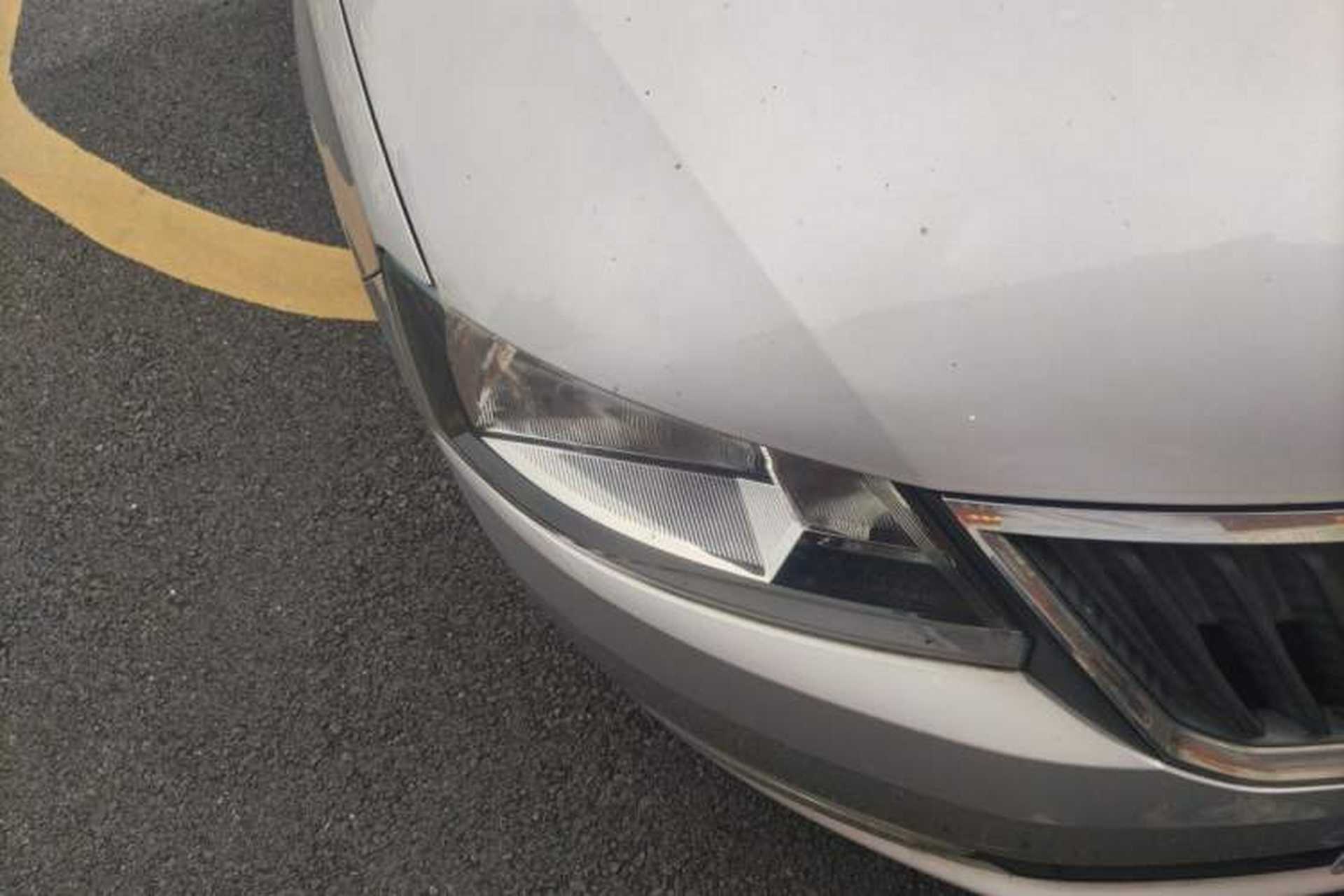 Used Skoda Rapid 2015 1.6L Automatic Smart Selection Model Right Front Headlight