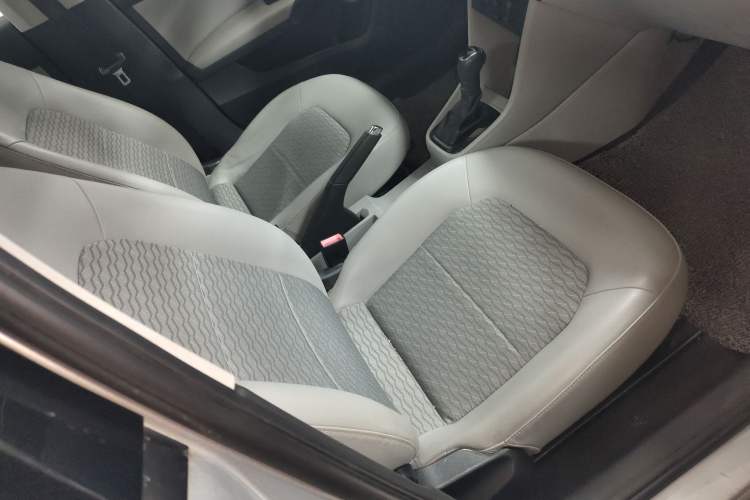 Used Skoda Rapid 2015 1.6L Automatic Smart Selection Model Right Front Seat