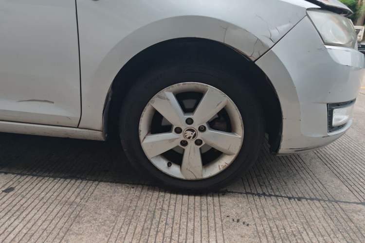 Used Skoda Rapid 2015 1.6L Manual Smart Selection Model Right Front Wheel Hub