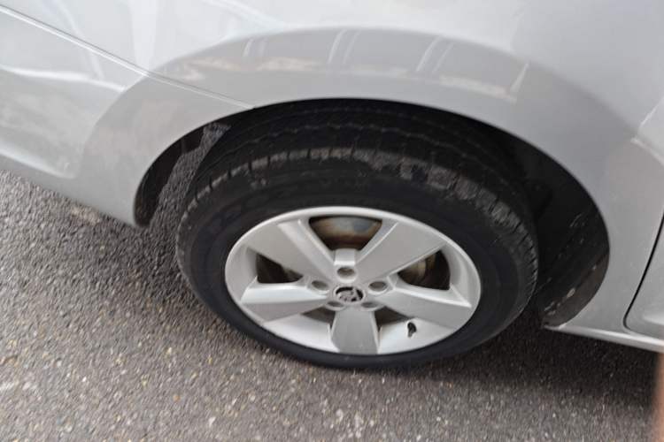 Used Skoda Rapid 2015 1.6L Automatic Smart Selection Model Right Rear Wheel Hub