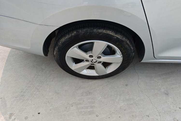Used Skoda Rapid 2015 1.6L Manual Smart Selection Model Right Rear Wheel Hub