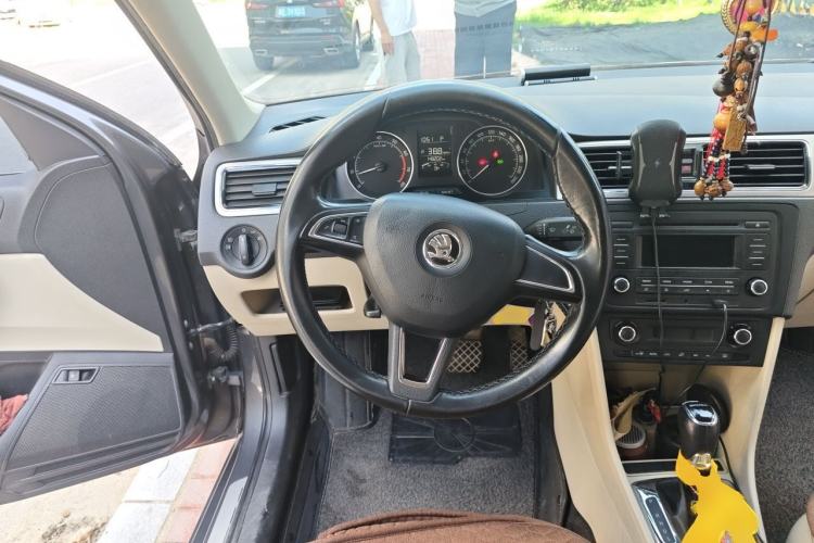 Used Skoda Rapid 2015 1.6L Automatic Preferred Model Steering Wheel