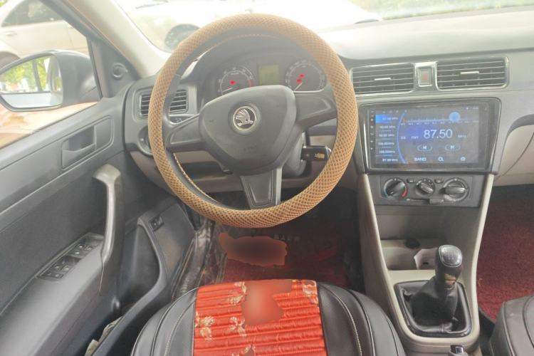 Used Skoda Rapid 2015 1.6L Manual Le Xuan Model Steering Wheel
