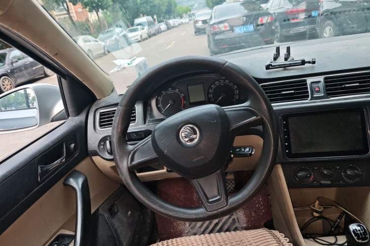 Used Skoda Rapid 2015 1.6L Manual Smart Selection Model Steering Wheel