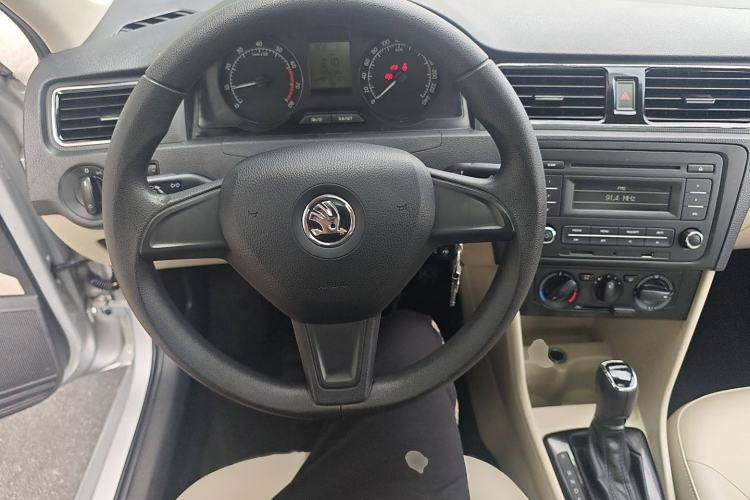Used Skoda Rapid 2015 1.6L Automatic Smart Selection Model Steering Wheel
