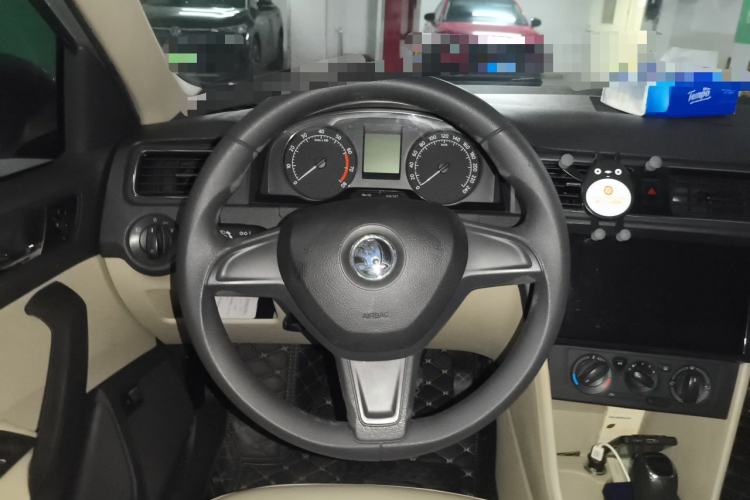 Used Skoda Rapid 2015 1.6L Automatic Smart Selection Model Steering Wheel