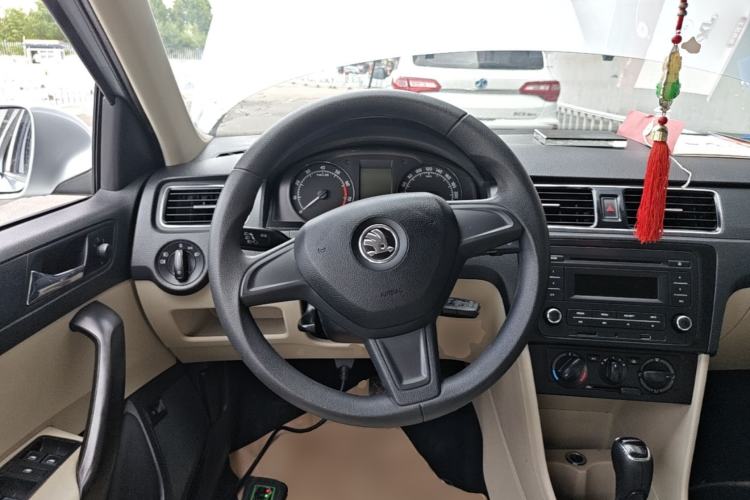Used Skoda Rapid 2015 1.6L Automatic Smart Selection Model Steering Wheel