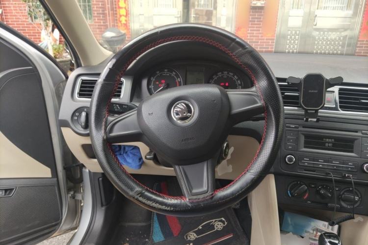 Used Skoda Rapid 2015 1.6L Automatic Smart Selection Model Steering Wheel