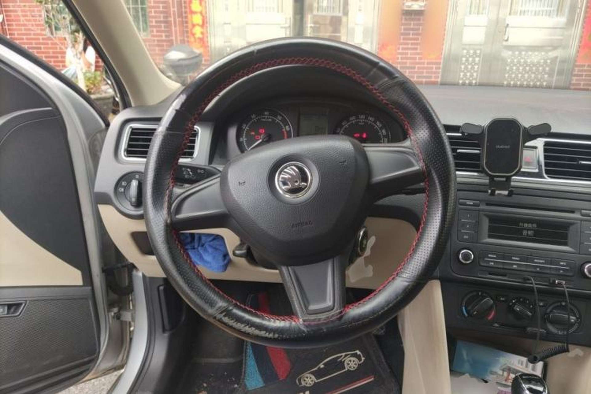 Used Skoda Rapid 2015 1.6L Automatic Smart Selection Model Steering Wheel