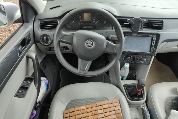 Used Skoda Rapid 2015 1.6L Manual Smart Selection Model Steering Wheel