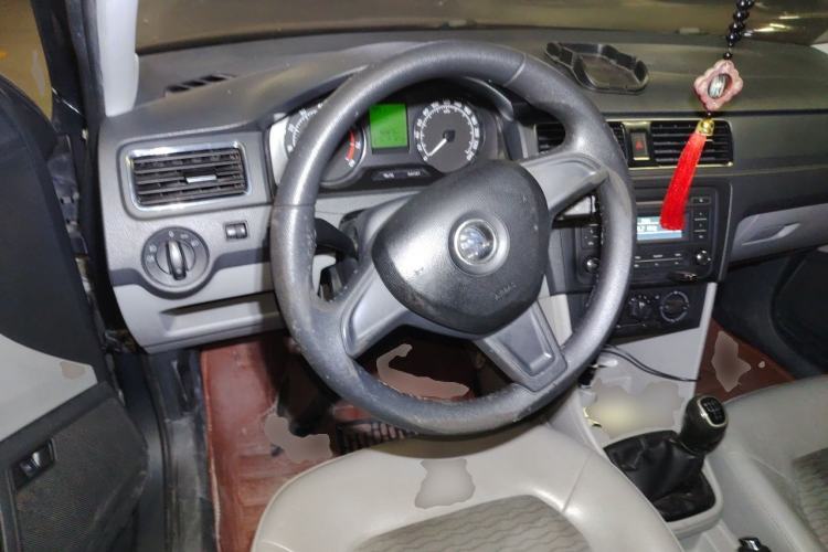 Used Skoda Rapid 2015 1.6L Manual Smart Selection Model Steering Wheel