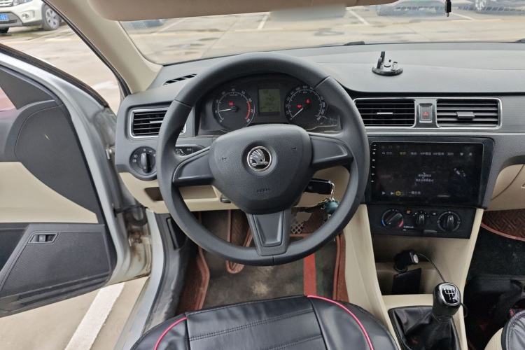 Used Skoda Rapid 2015 1.6L Manual Smart Selection Model Steering Wheel