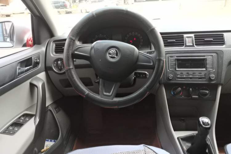 Used Skoda Rapid 2015 1.6L Manual Smart Selection Model Steering Wheel