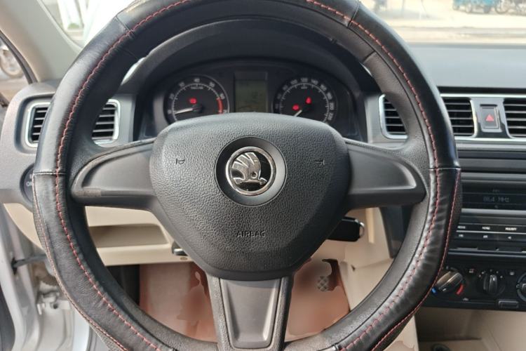 Used Skoda Rapid 2015 1.6L Manual Smart Selection Model Steering Wheel
