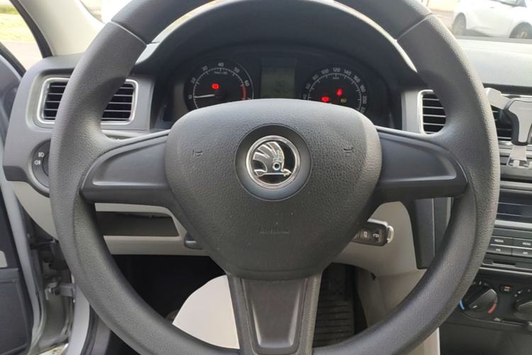 Used Skoda Rapid 2015 1.6L Automatic Smart Selection Model Steering Wheel