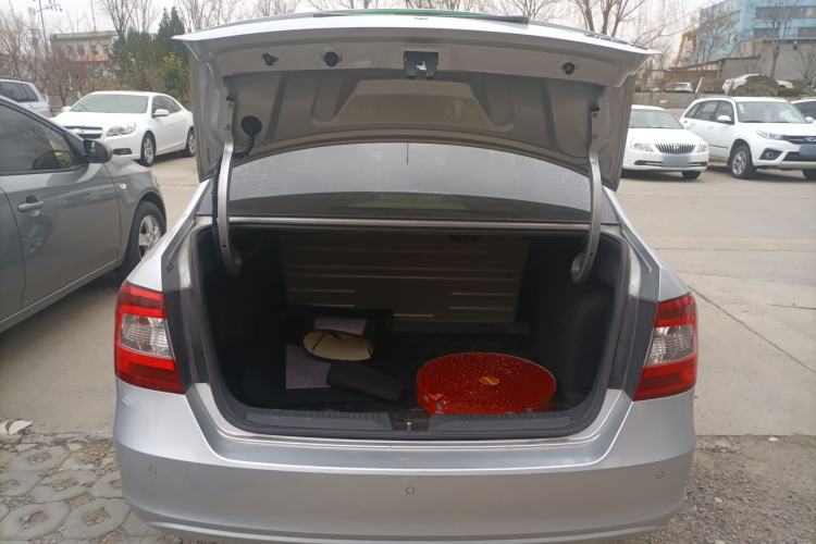 Used Skoda Rapid 2015 1.6L Automatic Smart Selection Model Trunk