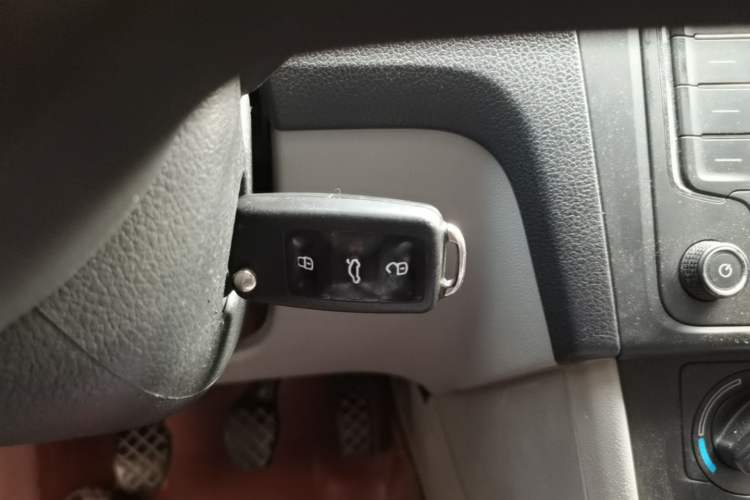 Used Skoda Rapid 2015 1.6L Manual Smart Selection Model Vehicle Key