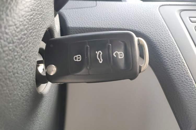 Used Skoda Rapid 2015 1.6L Automatic Smart Selection Model Vehicle Key