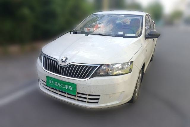 Ojetý Skoda Rapid 2015 1.6L Manual Le Xuan Model