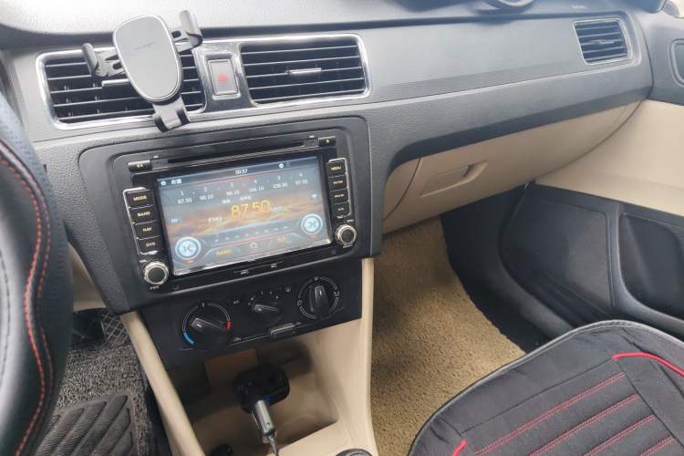 Used Skoda Rapid 2015 1.6L Manual Smart Selection Model Audio And AC Panel