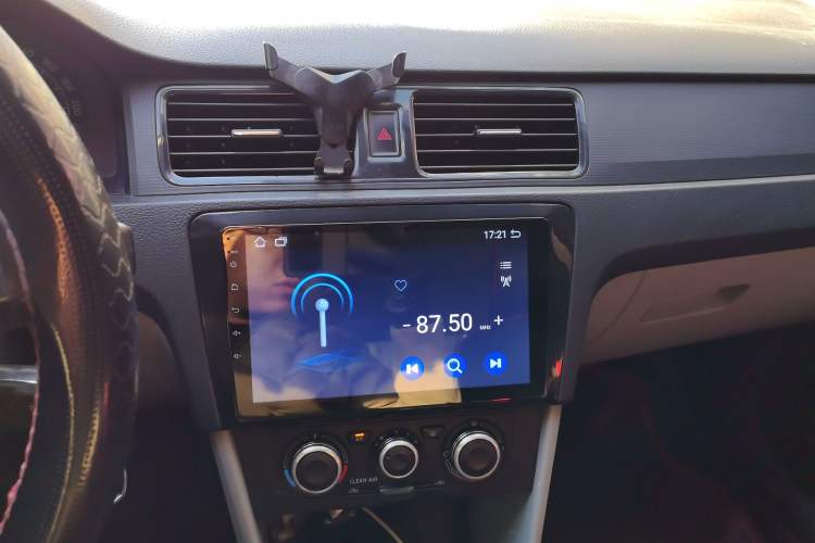 Used Skoda Rapid 2015 1.4L Manual Enjoyment Model Audio And AC Panel