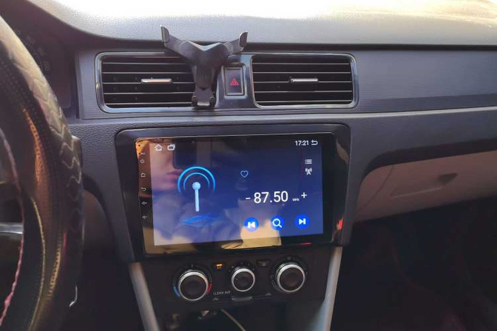 Used Skoda Rapid 2015 1.4L Manual Enjoyment Model Audio And AC Panel