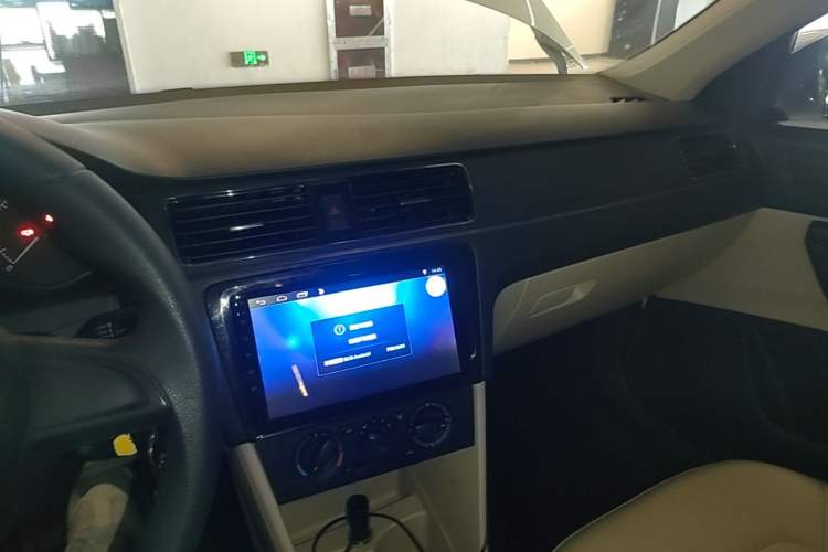 Used Skoda Rapid 2015 1.6L Manual Smart Selection Model Audio And AC Panel