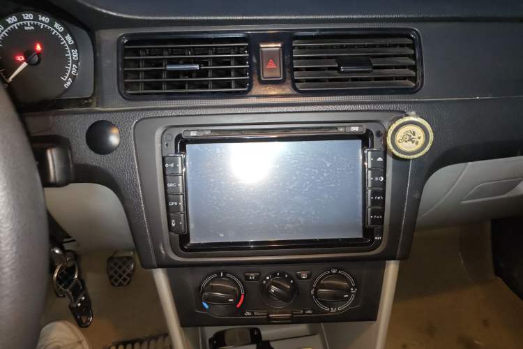 Used Skoda Rapid 2015 1.4L Manual Enjoyment Model Audio And AC Panel