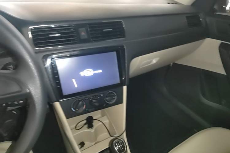 Used Skoda Rapid 2015 1.6L Manual Smart Selection Model Audio And AC Panel