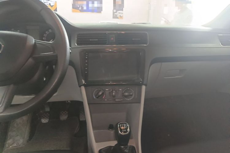 Used Skoda Rapid 2015 1.6L Manual Smart Selection Model Audio And AC Panel