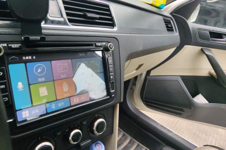 Used Skoda Rapid 2015 1.6L Automatic Smart Selection Model Audio And AC Panel