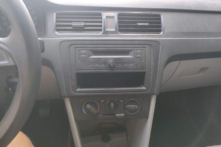 Used Skoda Rapid 2015 1.4L Manual Enjoyment Model Audio And AC Panel
